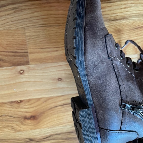 Brown boots - Picture 4 of 6